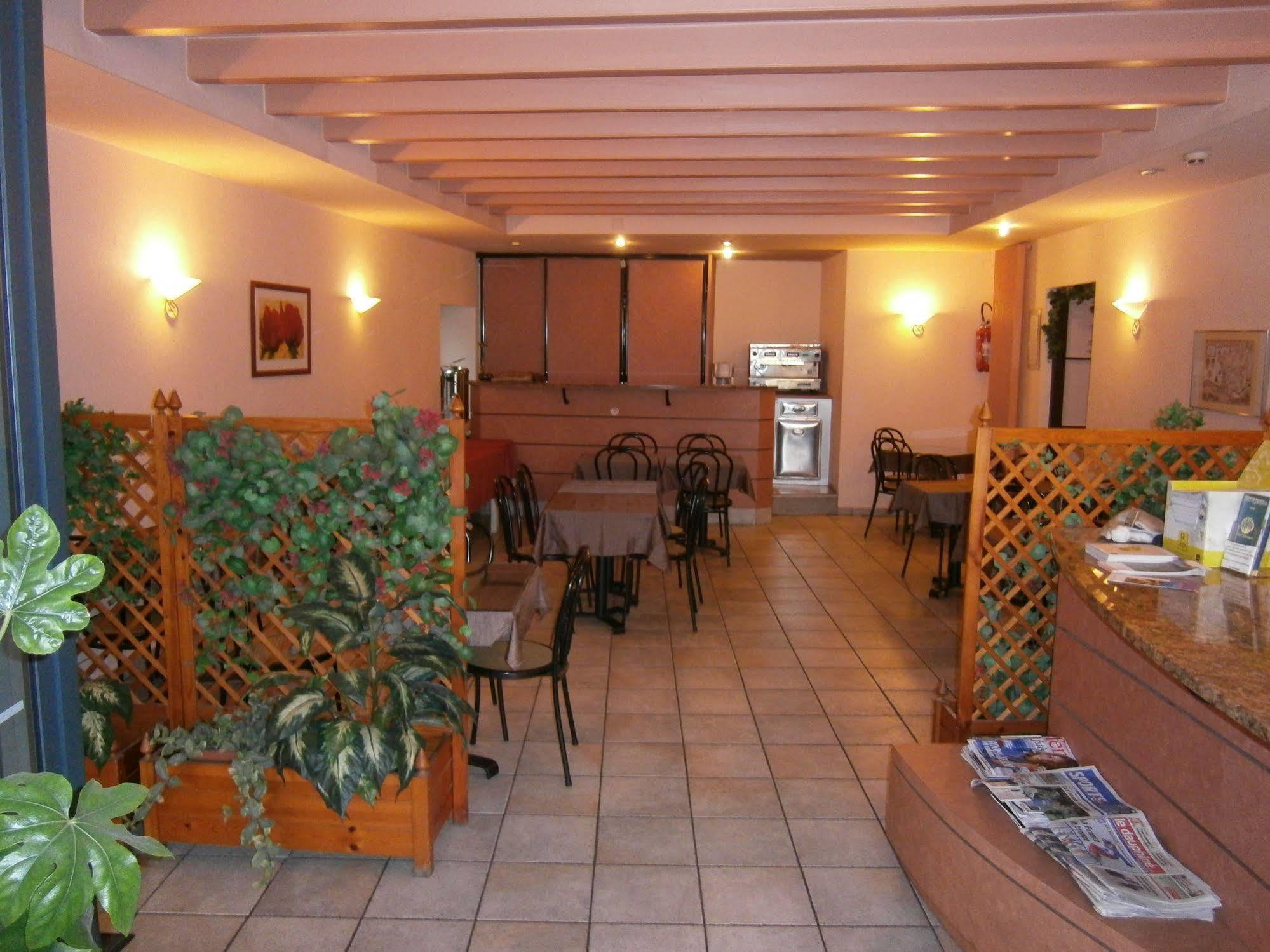 Logis Hotel Saint Jacques Valence  Exteriör bild